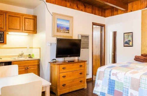 Tahoe Island House | 149 m² Motel ∙ 8 guests