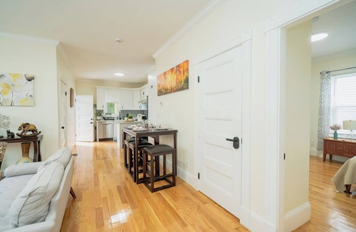 Dorchester Apartment | 14a-Cozy and well decorated apartment in awesome Boston