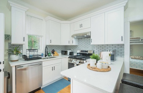 Dorchester Apartment | 14a-Cozy and well decorated apartment in awesome Boston