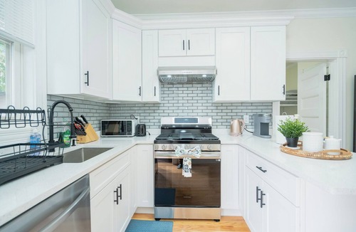 Dorchester Apartment | 14a-Cozy and well decorated apartment in awesome Boston