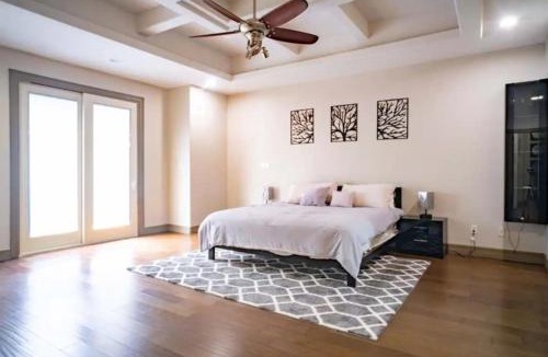 Palmhurst House | 177 4 Bedrooms Pool Game room Massive Kitchen