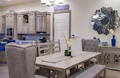 Palmhurst House | 177 4 Bedrooms Pool Game room Massive Kitchen
