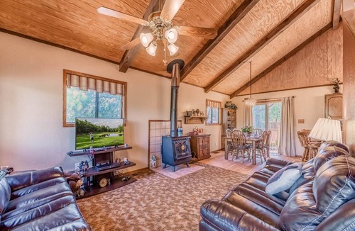 Ruidoso Downs Cabin | 177 m² Cabin ∙ 3 bedrooms ∙ 6 guests