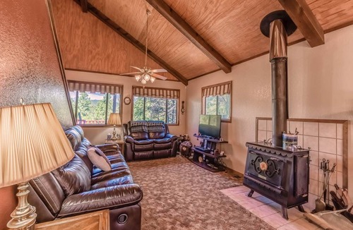 Ruidoso Downs Cabin | 177 m² Cabin ∙ 3 bedrooms ∙ 6 guests