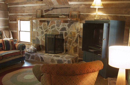 Clinton Cabin | 1790 Era Original Log Cabin in beautiful East Tennessee - Samuel Harned Cabin