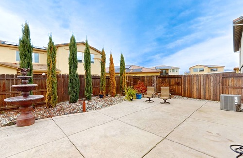 Elk Grove House | 181 m² House ∙ 2 bedrooms ∙ 6 guests