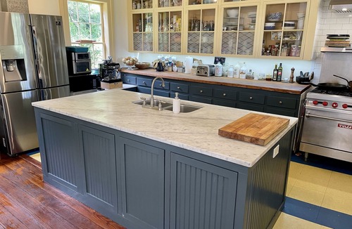 Middlefield House | 1840's Whaling Captain's Farm Estate, 6-10 guests