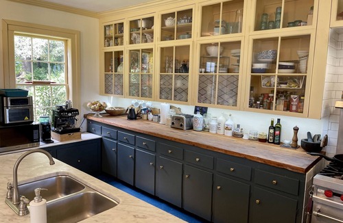 Middlefield House | 1840's Whaling Captain's Farm Estate, 6-10 guests