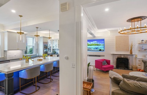 Thompson Square - Bunker Hill House | "1855 Grand Mansion In Historical Charlestown" 6 bed 4.5 bath Renovated 2021