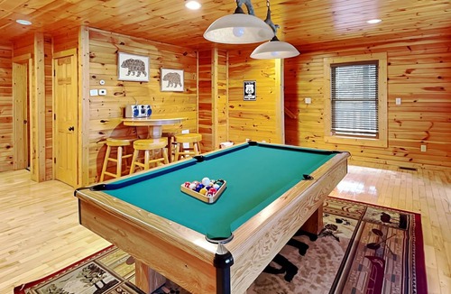Hemlock Hills Cabin | 186 m² Cabin ∙ 3 bedrooms ∙ 10 guests