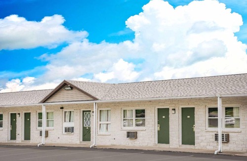 Pine Grove Hotel | 19 m² Motel ∙ 127 guests