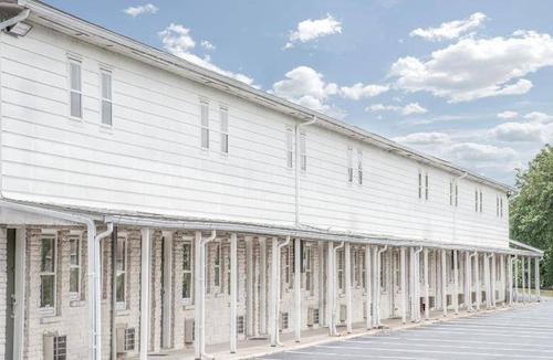 Pine Grove Hotel | 19 m² Motel ∙ 127 guests