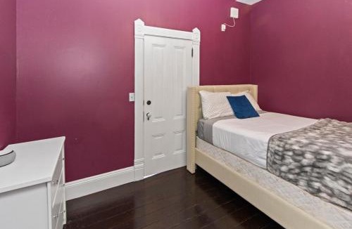 Little Italy Villa | 1900's Victorian Home Sleeps 22 8BDRM 3Bath