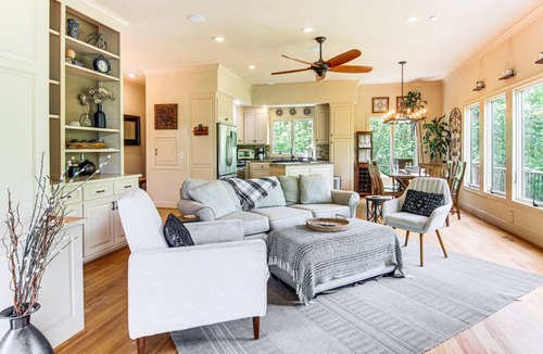 Landrum House | 191 m² House ∙ 3 bedrooms ∙ 8 guests