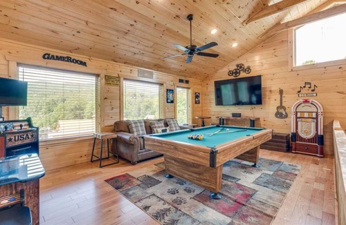 White Oak Lodge Cabin | 195 m² Cabin ∙ 4 bedrooms ∙ 12 guests