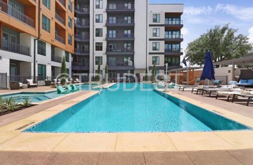 North Burnet Apartment | 1BR Alongside Q2 and Domain With Pool, Gym and Free Parking