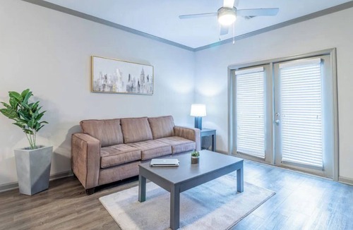 South Nashville Apartment | 1BR Near Downtown+Parking+Pool+Corporate+Business+Nomad+NICE+Quietn