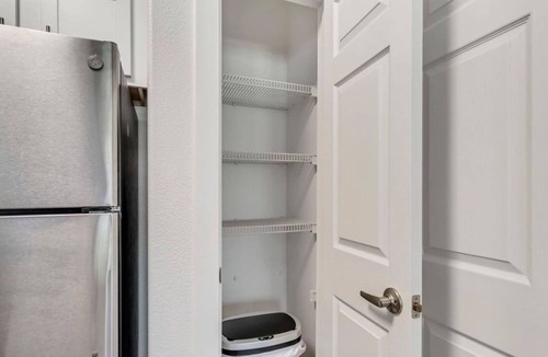 Clearfield Apartment | 1st Fl King Beds Pool Garage - Near AFB