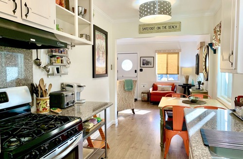 Old Towne House | "2 Bed - STARFISH BUNGALOW.” Summer fun @ the beach 🌊🏖️🏚️ 🌀Steps to the ocean🌀
