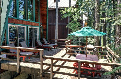 Truckee Cabin | 2 bedroom and Loft, 2 bath, sleeps 6. Donner Lakefront w/private dock DLR#013