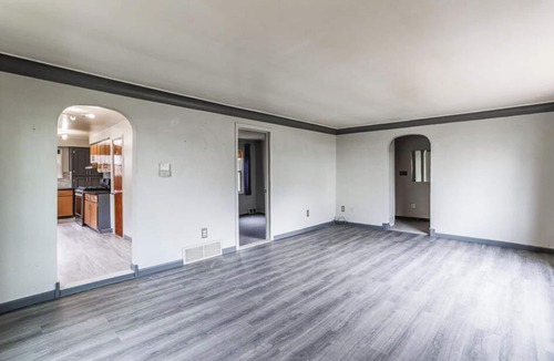 Horton House | 2 bedroom bedroom 1 bath by the lake.