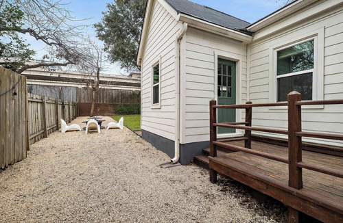 Cherrywood House | 2 Bedroom Cherrywood Cottage | Firepit | Near UT
