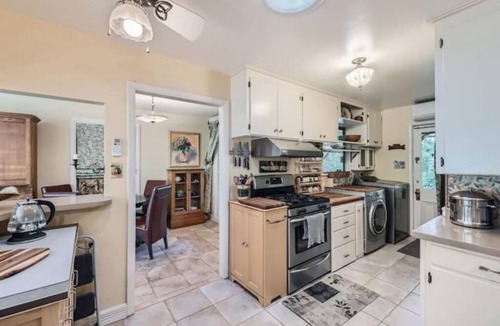Newlands House | 2-Bedroom in Newlands with Secret Garden & Suite
