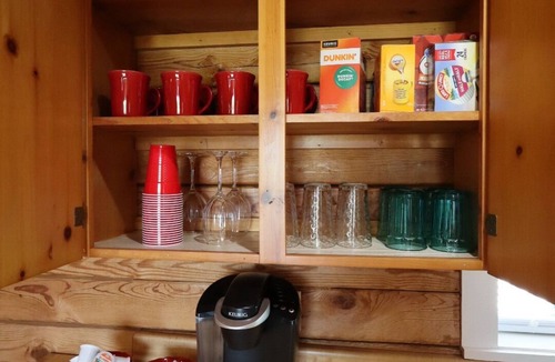 Inman Cabin | 2-bedroom “secret” cabin close to Interstates & Amenities-Boiling Springs, SC