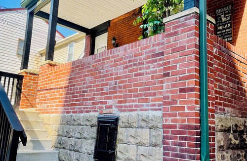 East Allegheny Apartment | *2 BR/2 Bath IDEAL Hospital Access*Free Park*Walk