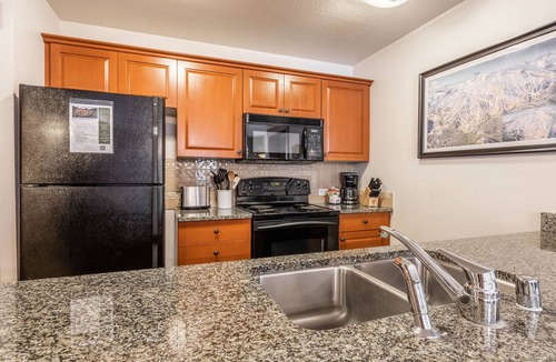 Mammoth Lakes Condo | 2 BR 2BA Luxury Condo in The Village Lodge, Grand Sierra Lodge, STEPS to Gondola