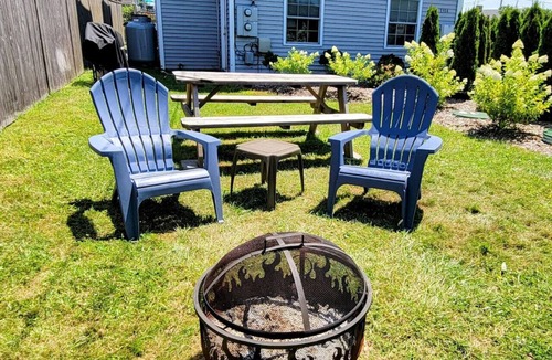 Point Judith House | 2 BR Beach Condo, 1 block from Ocean!