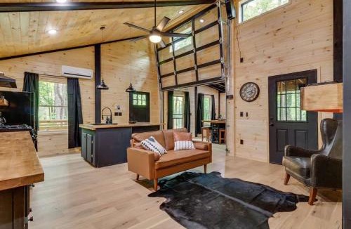Rocky Grove House | 2 Cabins side by side - Sleeps 9 Perfect for 2 fa
