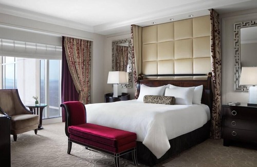 Las Vegas Hotel | 2 Connecting Suites at a 5⭐️ Hotel