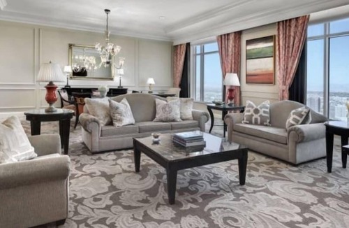 Las Vegas House | 2 Connecting Suites at a 5⭐️ Hotel