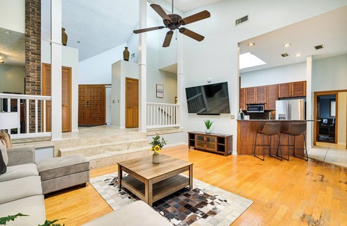 Temple Crest House | 2 Mi to Busch Gardens: Retreat in Scenic Community