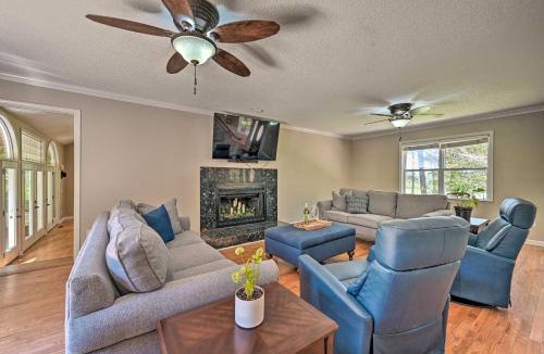 Clemson Villa | 2 Mi to Clemson Central Villa with Deck, Near Lakes