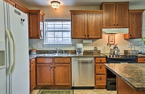 McQueeney House | 2 Mi to Lake McQueeny: Gem w/Covered Patio