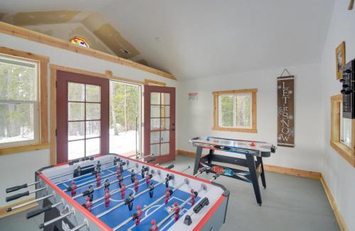 Saint Mary's House | 2 Mi to St Marys Glacier Modern Cabin with Hot Tub