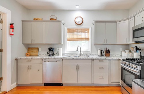 Scranton House | 2 Mi to Steamtown NHS: Family Home w/Backyard!