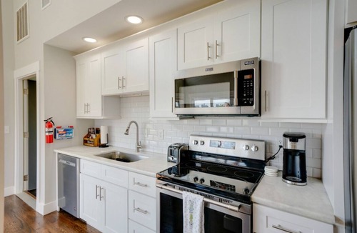 Cleveland Park House | 2 miles to Downtown/2 Private Baths/ Perfect for Couples/2 miles 2 Broadway