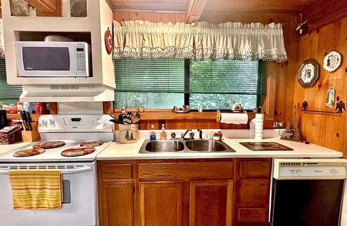 Chalet Village Cabin | 2 Miles to Downtown Gatlinburg! Less than1/2 mile to Skiing!Sledding!Ice Skating