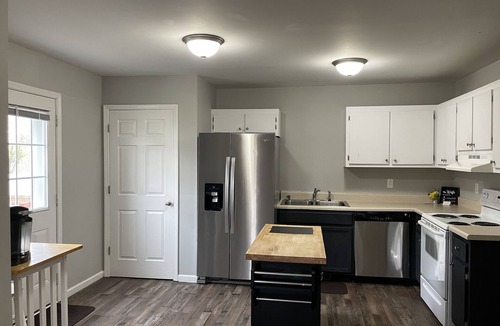 Clarksville Apartment | 2 min from Fort Campbell, 2Bdrm, cul-de-sac