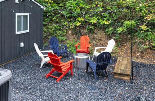 New Market House | 2 Modern Cabins Hot Tub, Fire Pit, Grill, & Wifi
