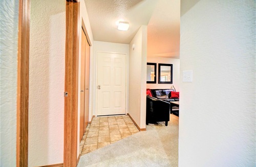 Picnic Point-North Lynnwood Condo | 2 Queen Beds With Memory Foam Mattresses.