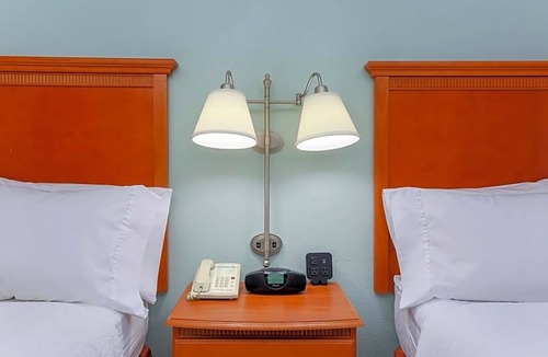 Ellendale Hotel | 2-Star Hotel ∙ Hampton Inn Memphis-Walnut Grove/Baptist East