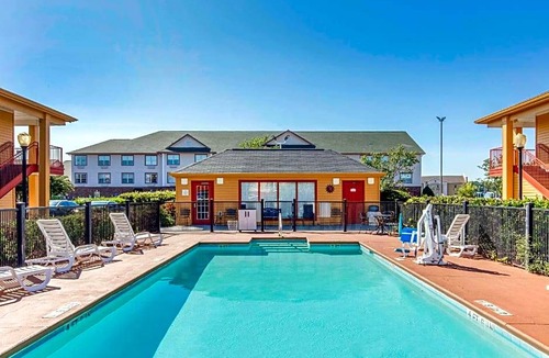 Bessemer Hotel | 2-Star Hotel ∙ Quality Inn Bessemer I-20 exit 108