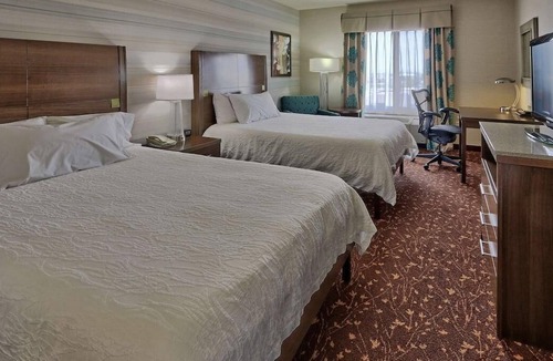 Albuquerque House | 2 Units for Group Travel! Free Parking, Pool! A short drive to Kimo Theater!