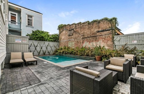 Faubourg Lafayette Condo | 20% OFF Monthly | 10% OFF Weekly-Hosteeva 3 BR Cottage Close to St. Charles 5 m Ride to FQ