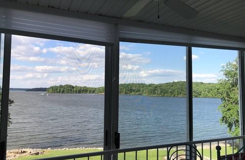 Benton Condo | 2023 RENOVATED Waterfront Condo, Great Location-Boat Rental-Pool-Fire Pit