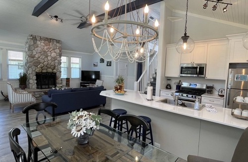 Union Pier House | 2026 Open Private heated pool hot tub large deck blocks to Berrien beach